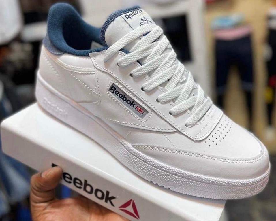 Reebook unisex sneakers.